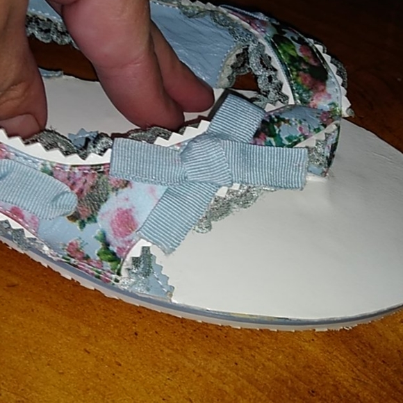 Irregular Choice size 10/41 thong sandles NEW - Picture 2 of 5